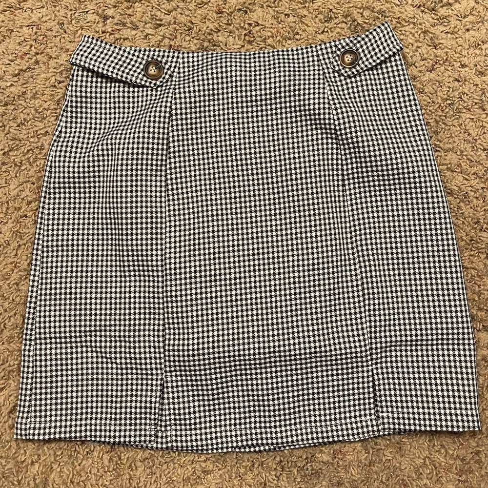 VERY J skirt— size small—black and white check—lined with back zipper—LIKE NEW!